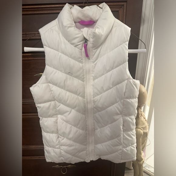 Old Navy Other - Girls Old Navy white frost free puffer vest , fleece lined size M (8)